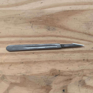 Scalpel à lame droite