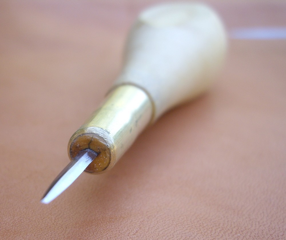 Alêne aux pinces affûtées