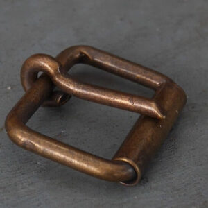 Boucle à rouleau pour sangle de 20 mm finition laiton vieilli