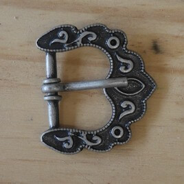Boucle de pèlerin argent vieilli