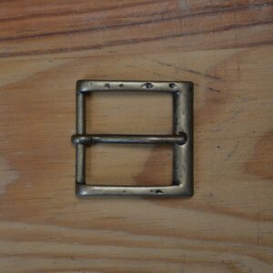 Boucle carré effet usé Vieux Laiton – 26 mm