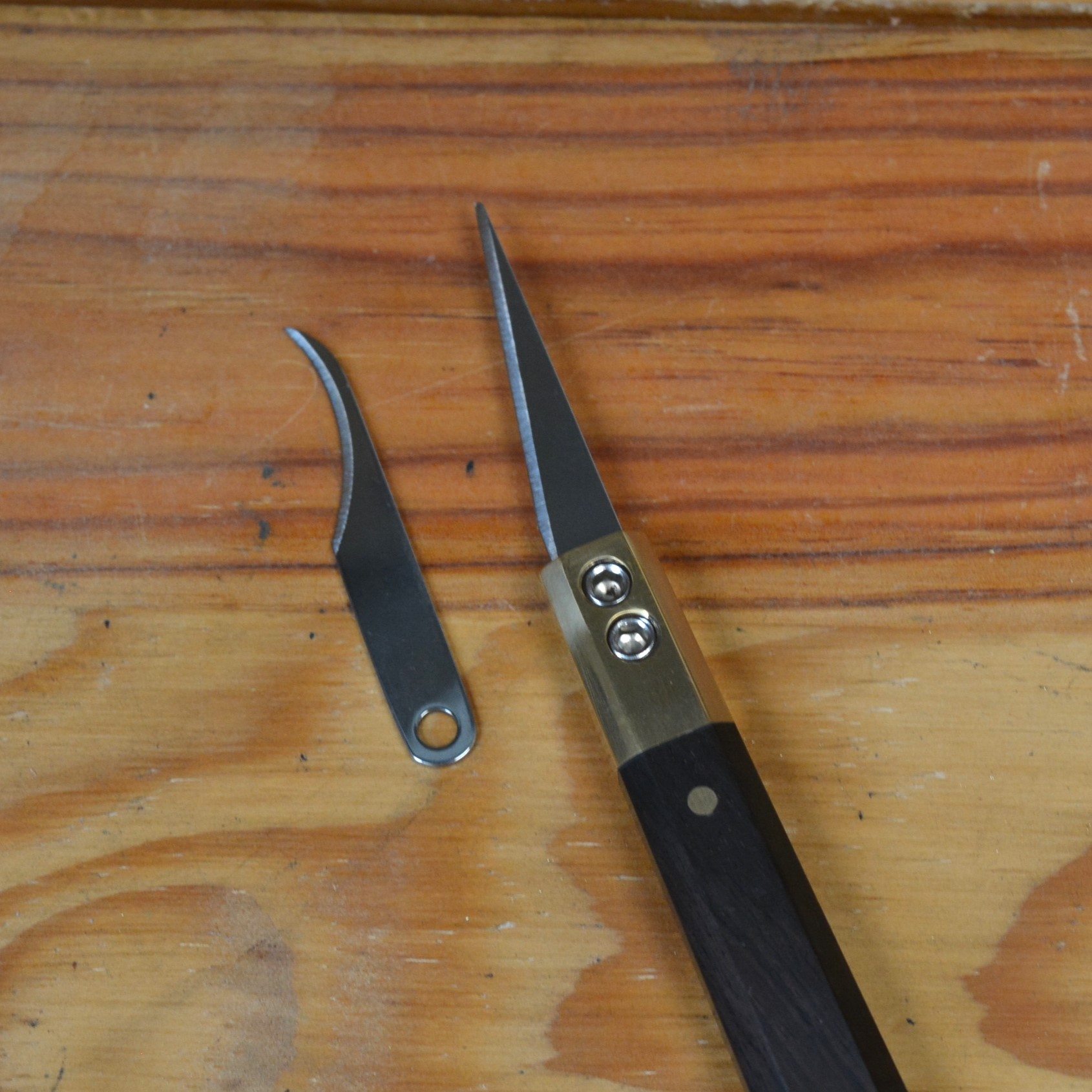 Couteau de découpe universel