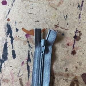 Fermeture à glissière grise, YKK 19 cm