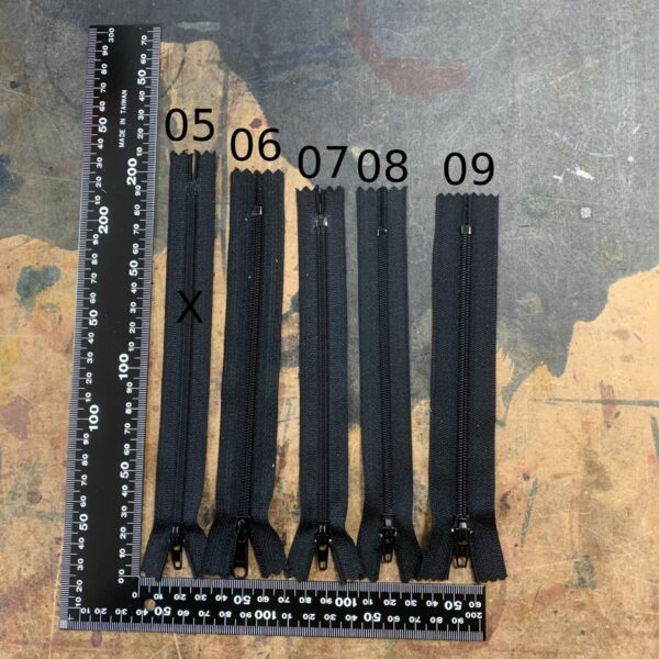 Fermeture à glissière noir n°05 18cm – Image 2