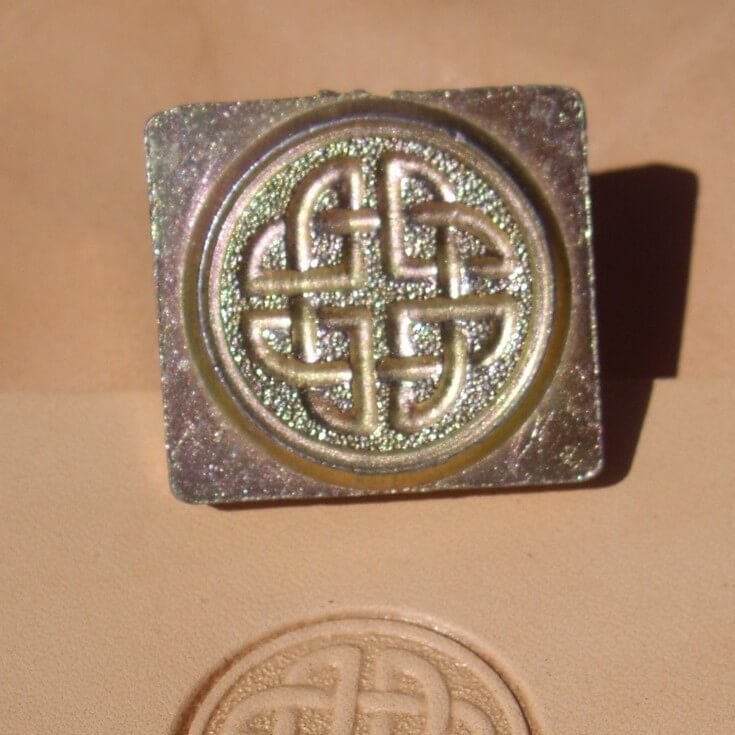 Matoir "3D" celtic rond - 8537-00