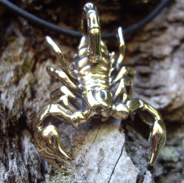 Pendentif en bronze - Scorpion – Image 3