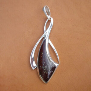 Pendentif en argent et ambre – Wanda