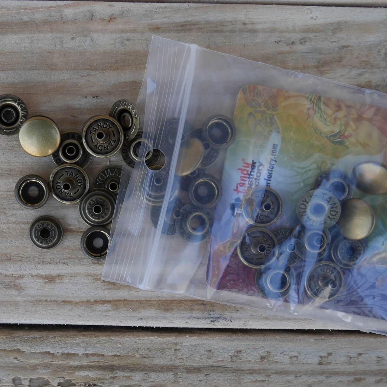 Pression couleur laiton vieilli Tandy Leather