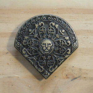 Rivet d’angle Coeur de Lion vieux laiton