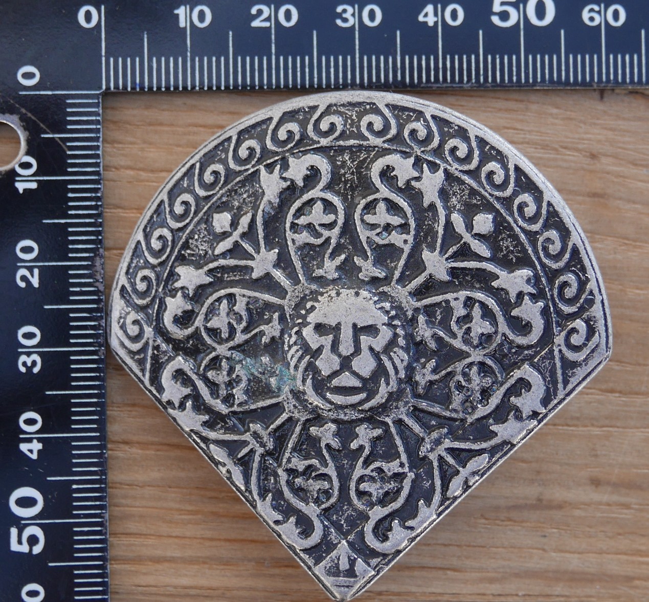 Rivet d'angle Coeur de Lion argent – Image 3