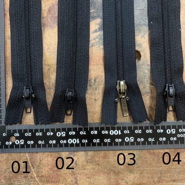 Fermeture à glissière noir n°04 18cm – Image 2