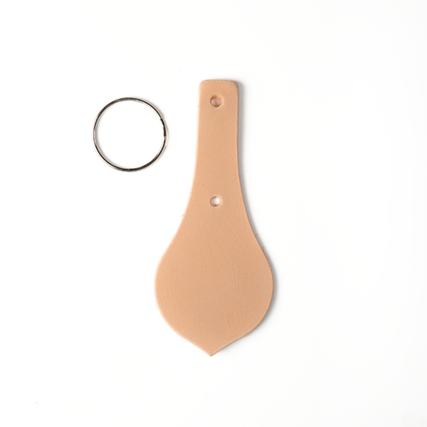Découpe de porte-clés en cuir + Anneau