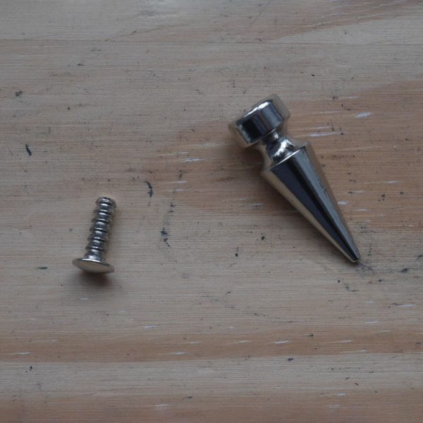 Rivet “pointe” nickel (grand)