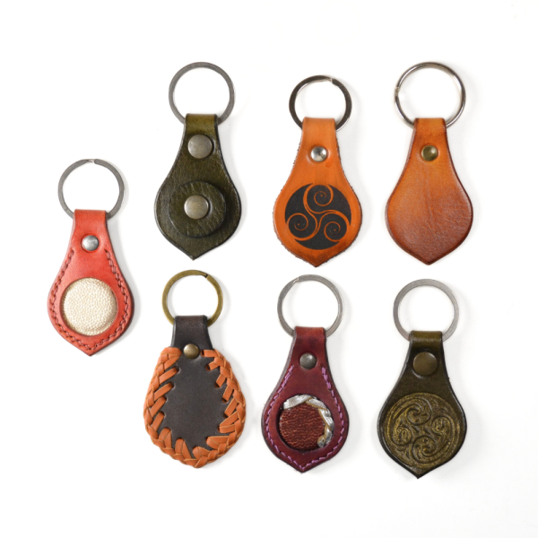 Découpe de porte-clés en cuir + Anneau