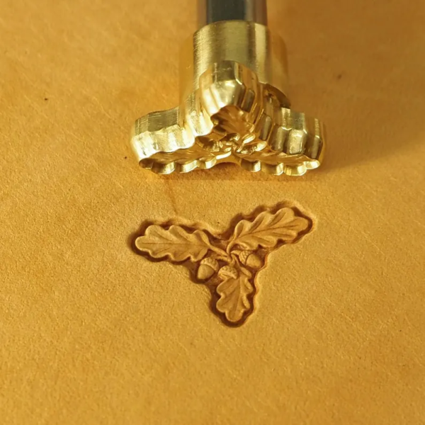 Matoir n°650 – Feuilles de chênes et glands