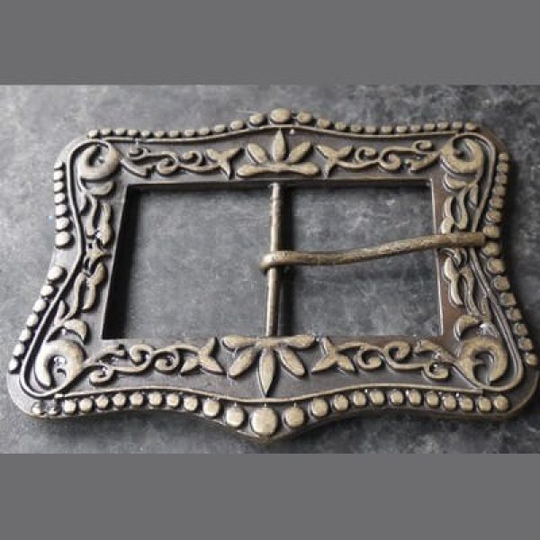 Boucle Sargon vieux laiton