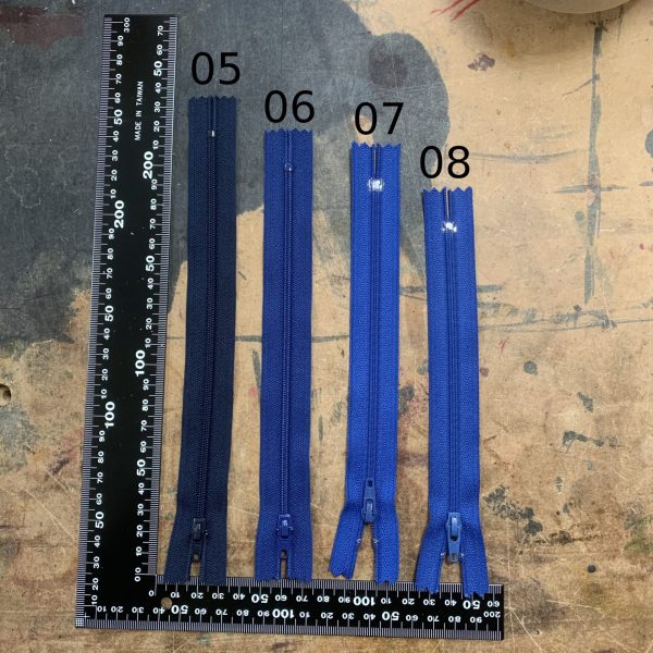 Fermetures à glissières bleu n°07 18cm