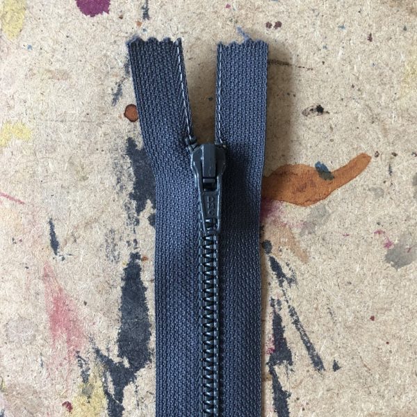 Fermeture à glissière grise, DMC 19 cm
