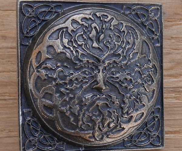 Green-man-laiton