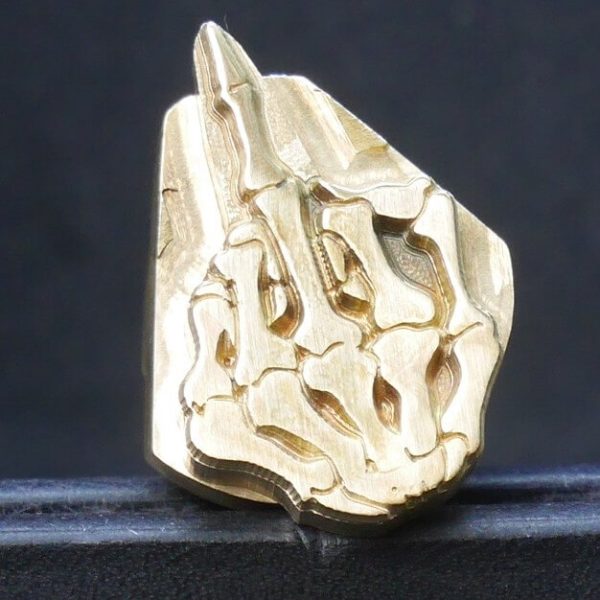 Matoir squelette n°46 doigt d’honneur